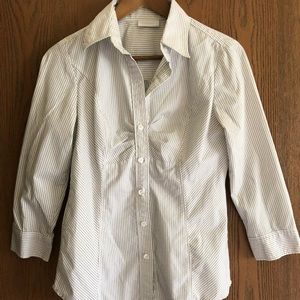 Women’s ruched button up